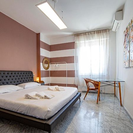 Elegante Camera Con Finiture Di Lusso Appena Ristrutturata Marina Di Carrara Exteriér fotografie