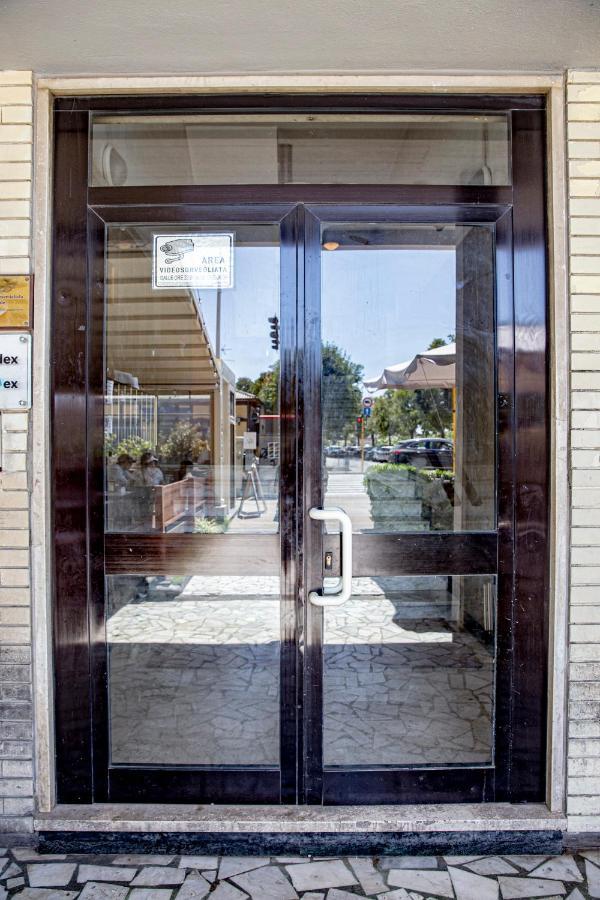 Elegante Camera Con Finiture Di Lusso Appena Ristrutturata Marina Di Carrara Exteriér fotografie